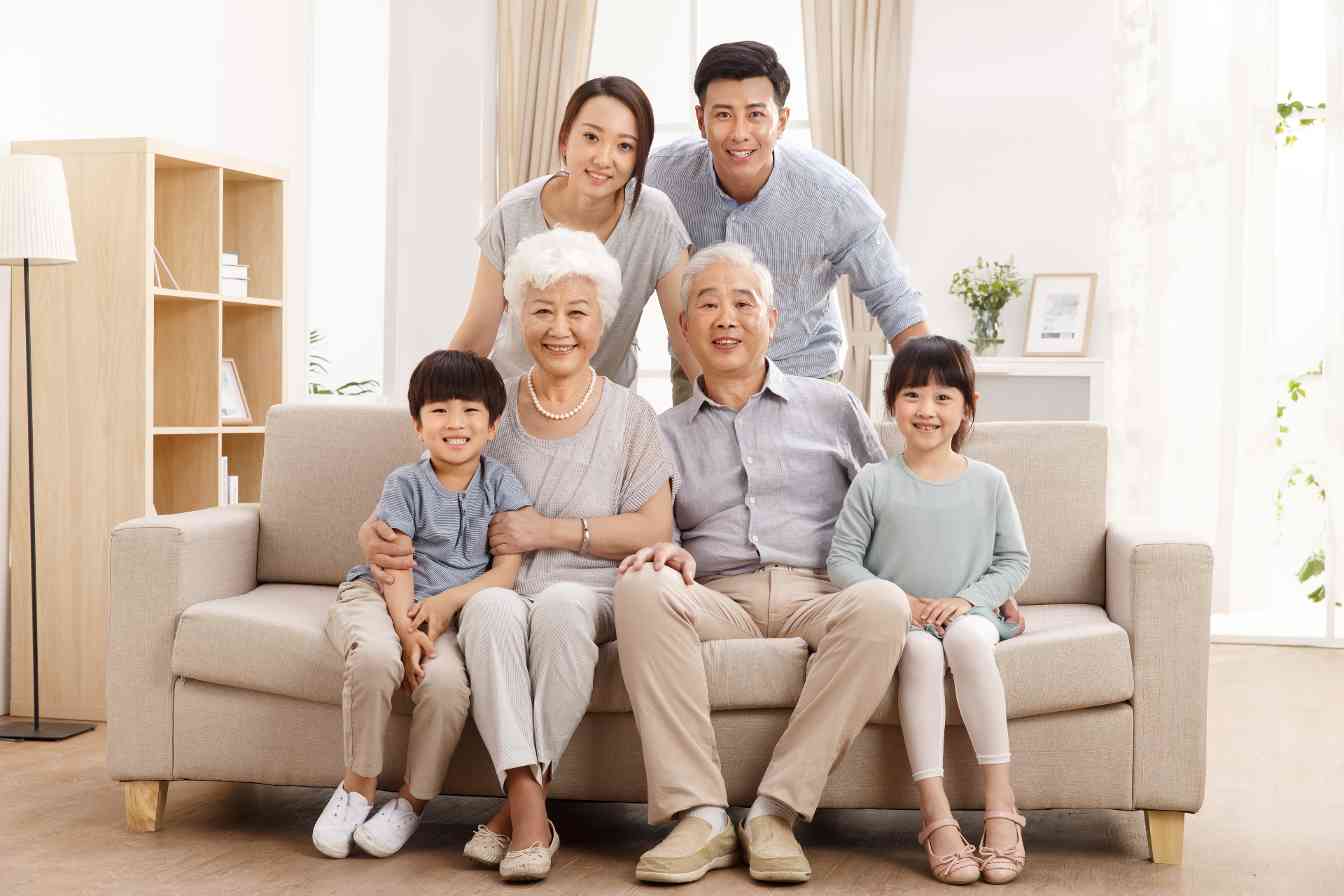 家用燃气壁挂炉使用误区大揭秘,避免这些错误操作(图1) 幸福家庭合影1729244689782.jpg