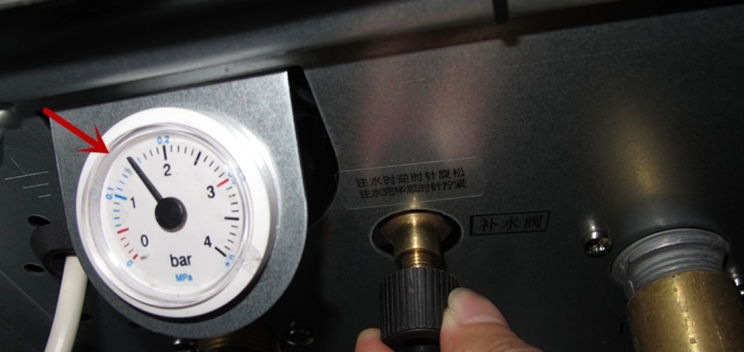 燃气壁挂炉暖气片补水方法详解，正确操作步骤指南