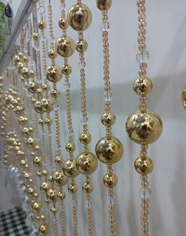 水晶帘子珠、窗帘如何点亮家居？创意设计全揭秘(图3)